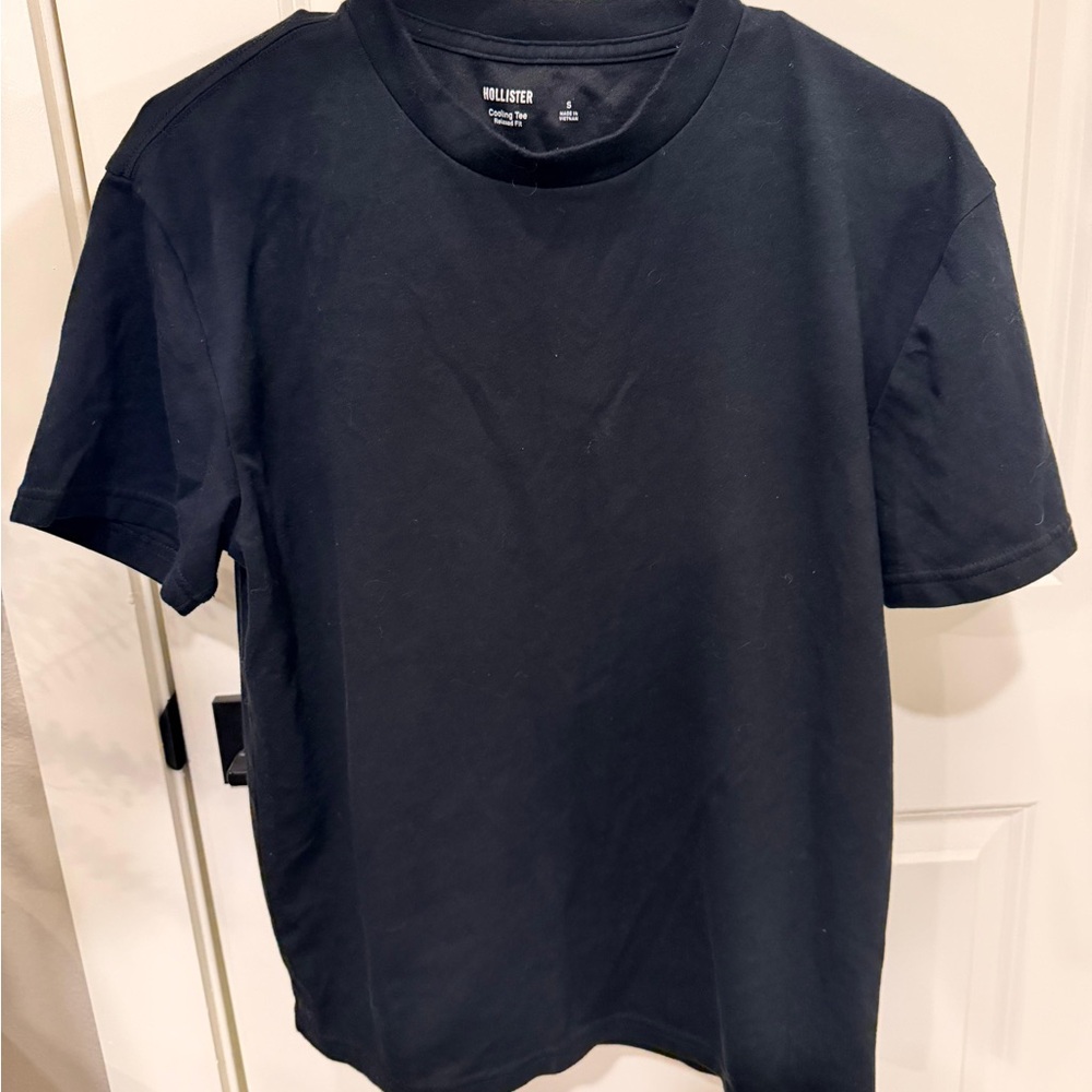 Hollister women’s Cooling Black Tee